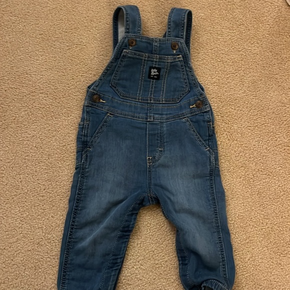 12M Carter’s and Oshkosh bundle - Picture 2 of 7